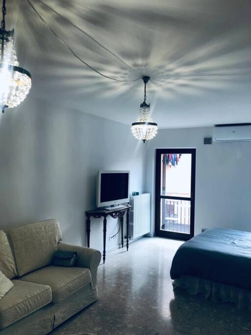 San Bernardino Monolocale Con Balcone Appartement Verona Buitenkant foto